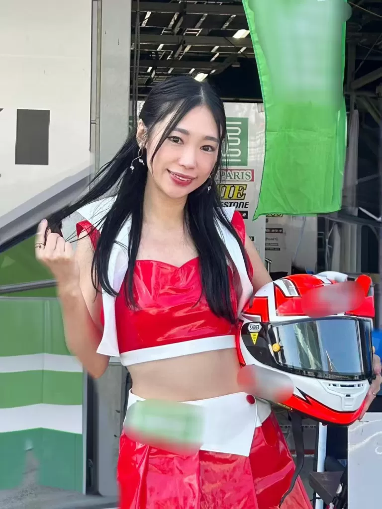 #52 赛车女郎柚柚 第2张图